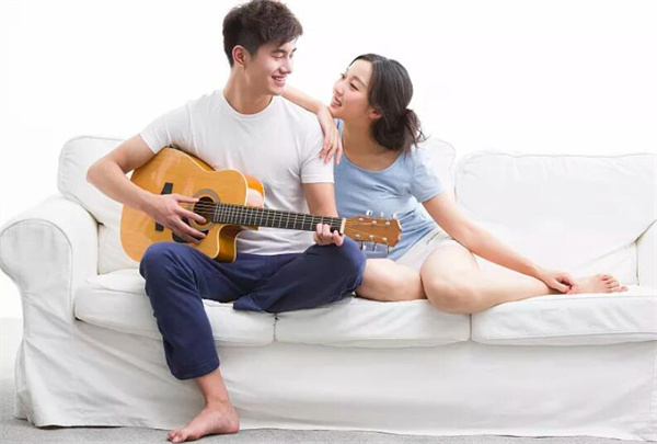 面對(duì)自戀的男人要怎么應(yīng)對(duì)？